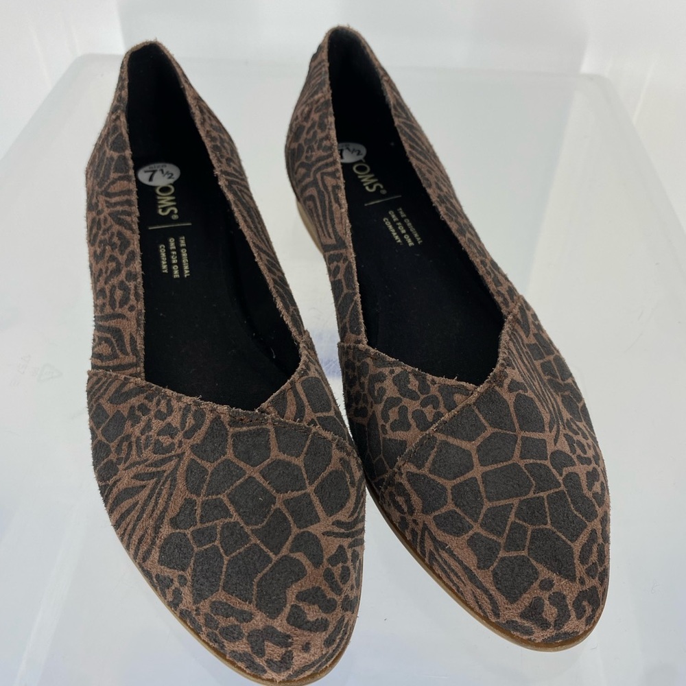Toms Julie Flat Suede Animal Print SZ 7.5
